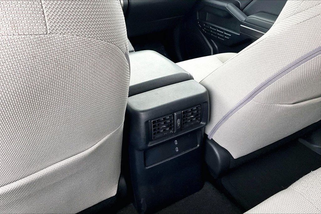 Used 2025 Toyota 4Runner SR5 AWD/4WD image 29
