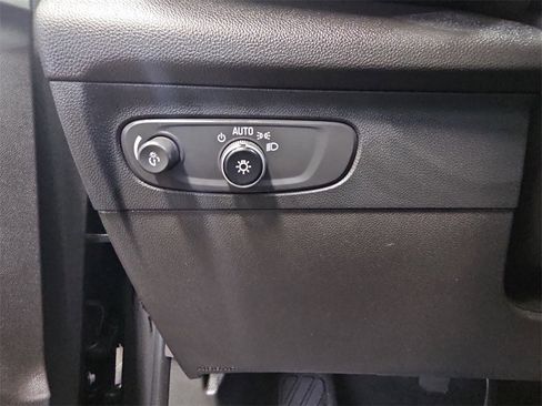 Used 2023 Buick Envision Essence image 25