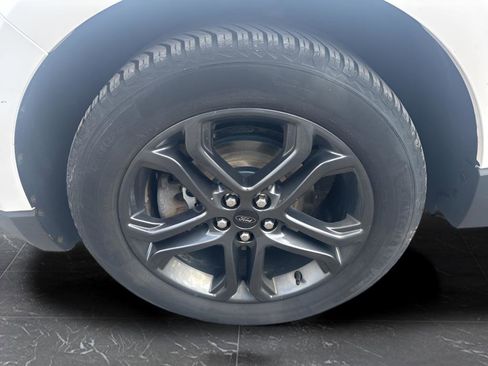 Used 2018 Ford Edge SEL w/ SEL Appearance Package image 9