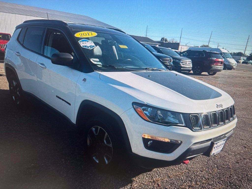 Used 2017 Jeep Compass Trailhawk w/ Navigation Group AWD/4WD image 2