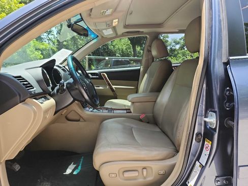 Used 2013 Toyota Highlander Limited AWD/4WD image 17