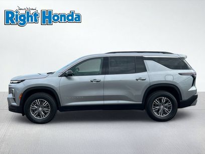 Used 2025 Chevrolet Traverse LT