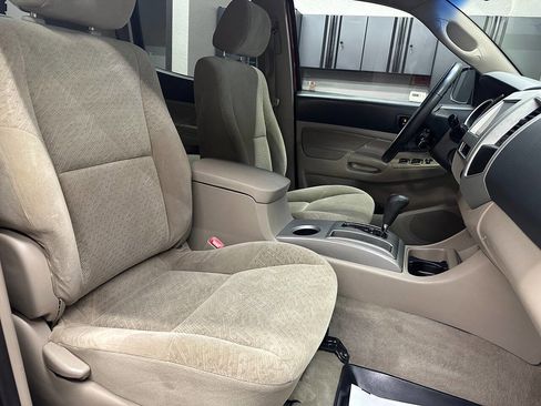 Used 2005 Toyota Tacoma PreRunner image 28