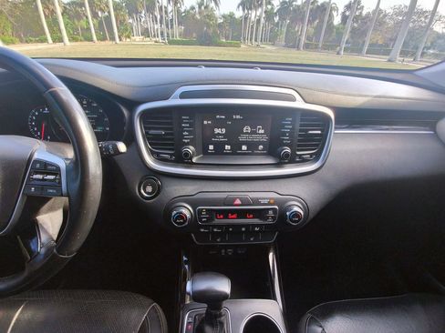 Used 2019 Kia Sorento EX FWD image 8