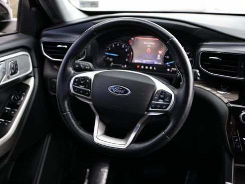Used 2022 Ford Explorer Limited w/ Equipment Group 301A image 27