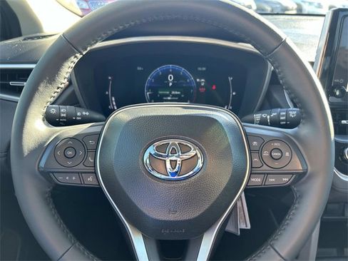 Used 2025 Toyota Corolla Cross XLE image 27