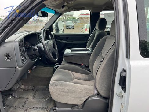 Used 2005 Chevrolet Silverado 2500 LS AWD/4WD image 25