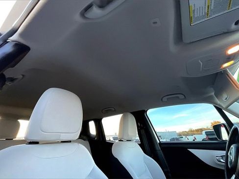 Used 2019 Jeep Renegade Latitude w/ Popular Equipment Group image 17