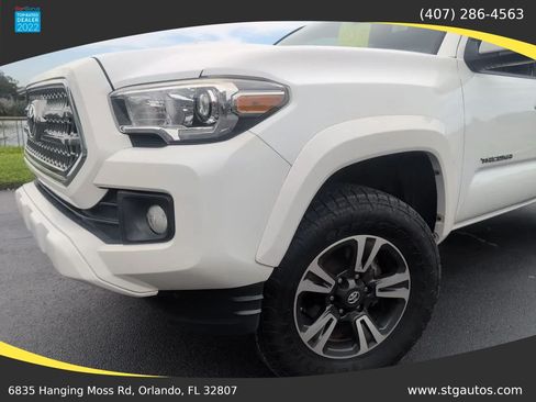 Used 2017 Toyota Tacoma TRD Sport w/ Premium & Technology Package AWD/4WD image 10