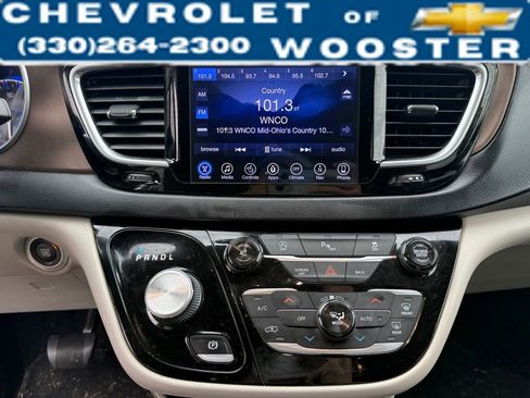 Used 2017 Chrysler Pacifica Touring-L Plus image 14