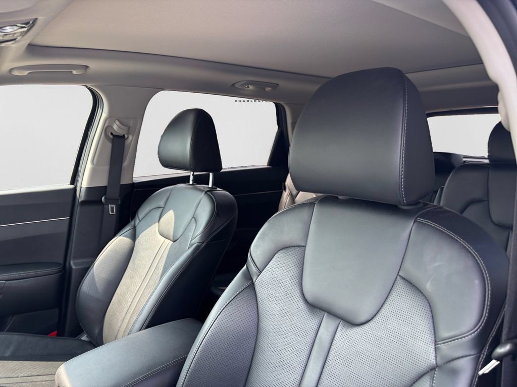 Used 2025 Kia Sorento EX w/ Panoramic Sunroof Package AWD/4WD image 12