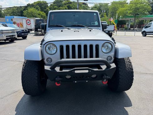 Used 2016 Jeep Wrangler Unlimited Sahara w/ Dual Top Group AWD/4WD image 8
