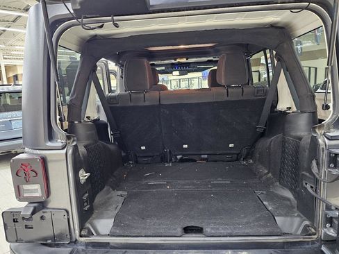 Used 2017 Jeep Wrangler Unlimited Sahara w/ Connectivity Group image 12