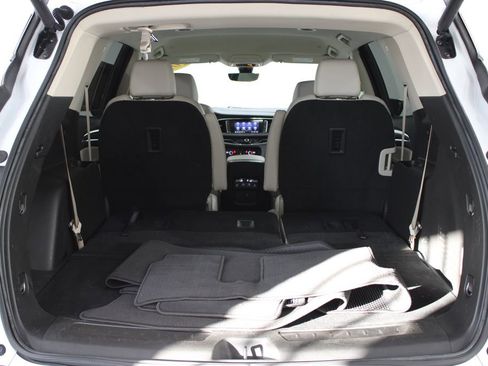 Used 2024 Buick Enclave Essence w/ Technology Package image 14