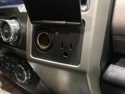 Used 2017 Ford F250 Lariat w/ Lariat Value Package AWD/4WD image 6