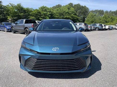 Used 2025 Toyota Camry LE FWD image 8