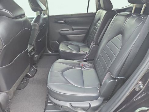 Used 2022 Toyota Highlander XLE image 21