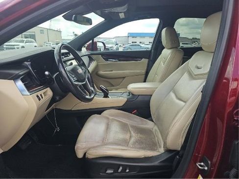 Used 2017 Cadillac XT5 Luxury w/ Driver Awareness Package AWD/4WD image 4