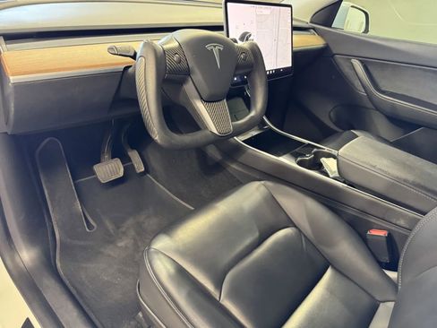 Used 2020 Tesla Model Y Long Range image 9