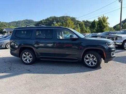 Used 2022 Jeep Wagoneer Series I w/ Premium Group I AWD/4WD image 2