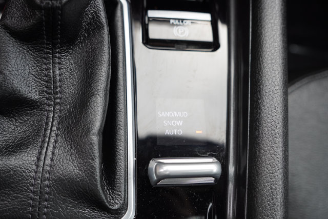 Used 2023 Jeep Compass Latitude w/ Sun and Sound Group AWD/4WD image 30