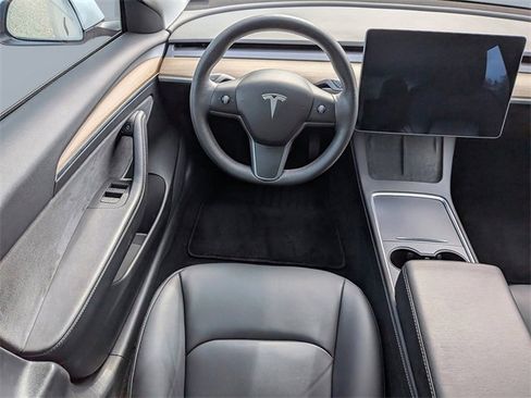 Used 2021 Tesla Model 3 Standard Range Plus image 18