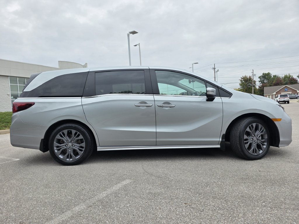 Used 2025 Honda Odyssey Touring image 11