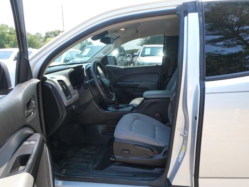 Used 2018 Chevrolet Colorado W/T RWD image 12