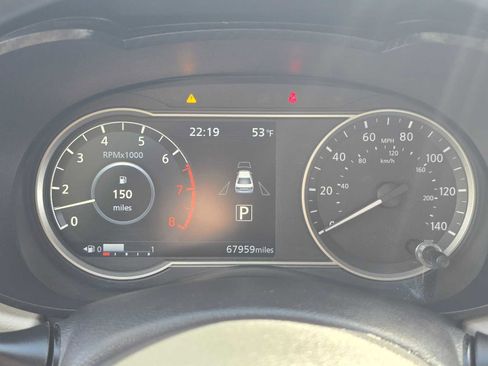 Used 2022 Nissan Versa SV FWD image 24