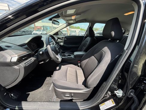 Used 2025 Nissan Altima 2.5 SV image 28