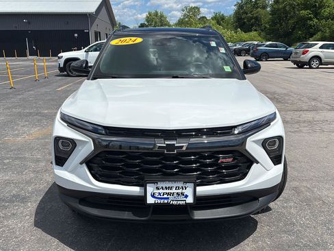 Used 2024 Chevrolet TrailBlazer RS w/ Convenience Package AWD/4WD image 2