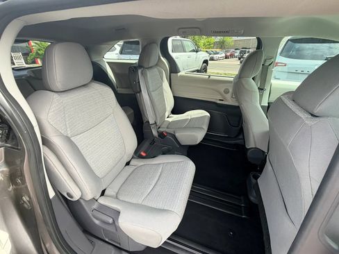 Used 2021 Toyota Sienna LE AWD/4WD image 20