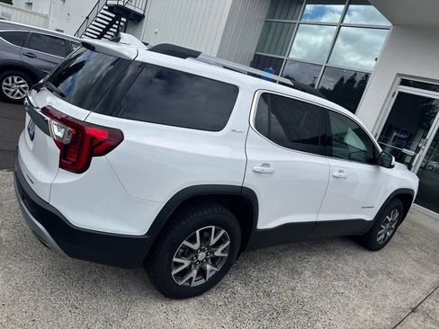 Used 2023 GMC Acadia SLT AWD/4WD image 4