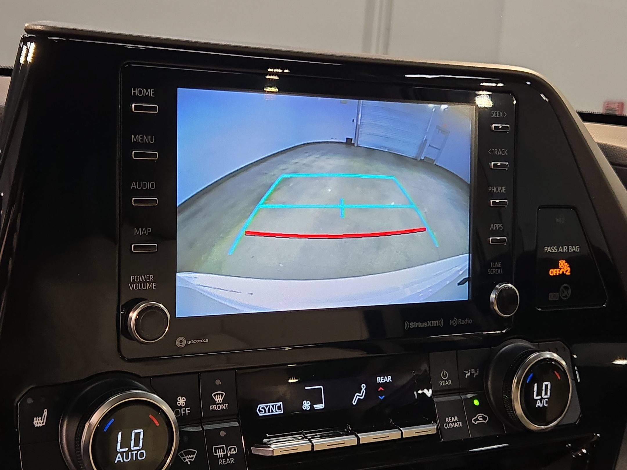 Used 2022 Toyota Highlander XLE FWD image 31