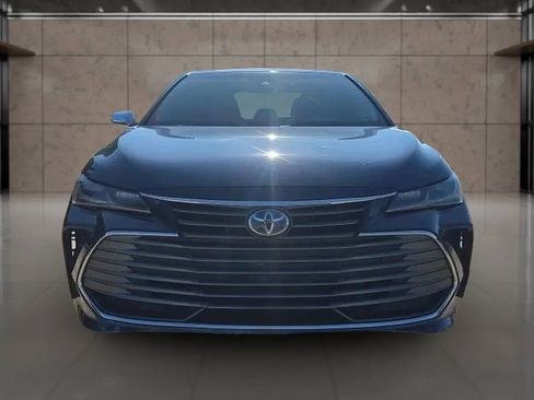 Used 2019 Toyota Avalon Limited image 3