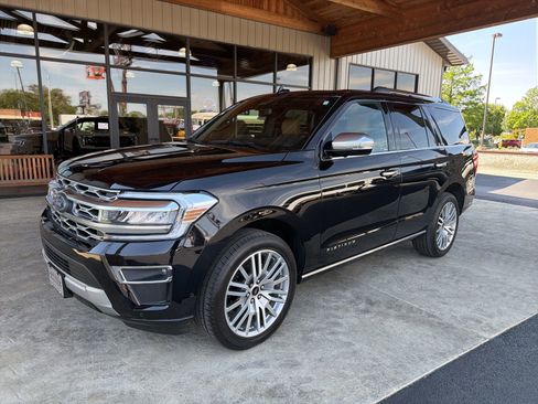 Used 2024 Ford Expedition Platinum AWD/4WD image 29