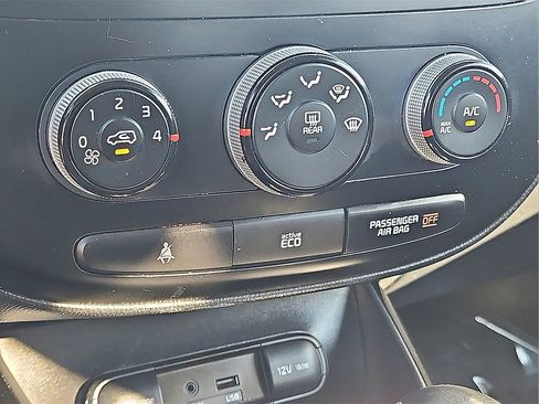 Used 2015 Kia Soul + image 23