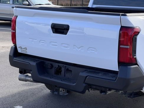 Used 2025 Toyota Tacoma SR image 33