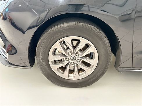 Certified 2024 Toyota Sienna XLE image 24