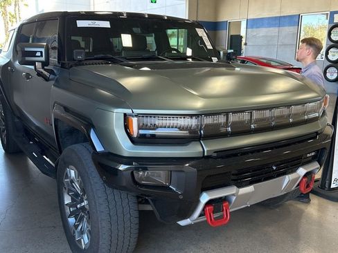 Used 2024 GMC Hummer EV 3X w/ LPO, Illumination Package image 8