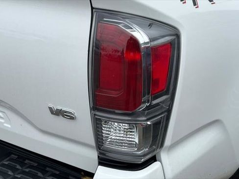 Certified 2023 Toyota Tacoma TRD Off-Road image 16