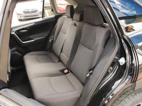 Used 2021 Toyota RAV4 XLE FWD image 12