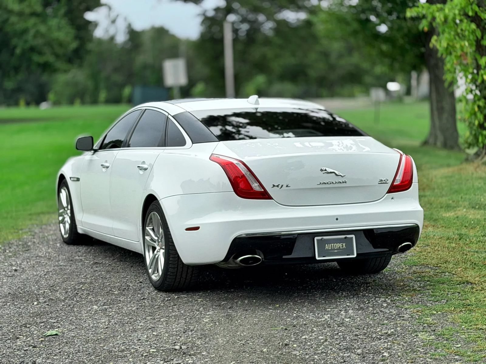 Used 2017 Jaguar XJ L Portfolio AWD/4WD image 23
