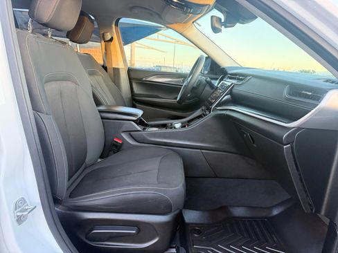 Used 2023 Jeep Grand Cherokee L Laredo image 30