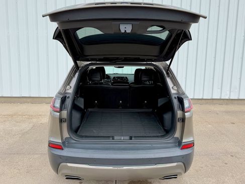 Used 2019 Jeep Cherokee Limited AWD/4WD image 16