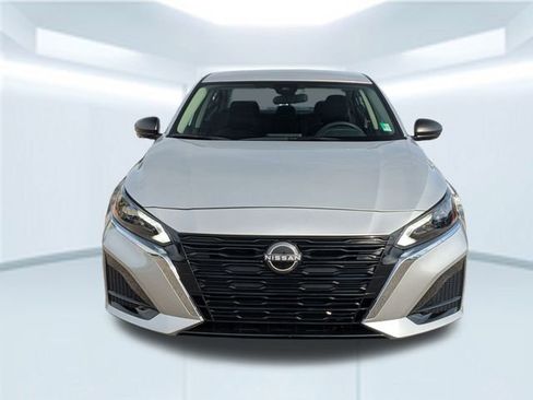 Used 2024 Nissan Altima 2.5 S image 11