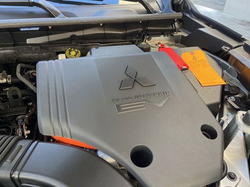 New 2025 Mitsubishi Outlander SE image 8