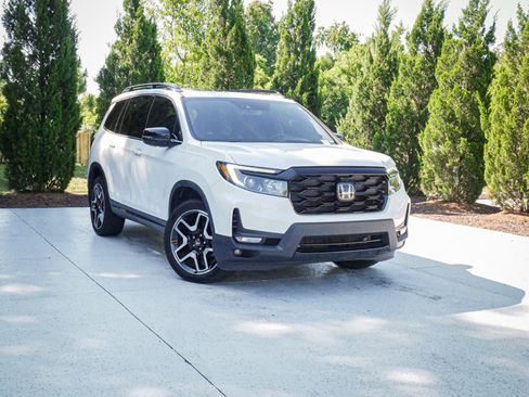 Used 2022 Honda Passport Elite image 2