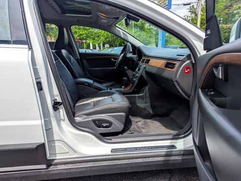 Used 2010 Volvo XC70 3.2 image 32