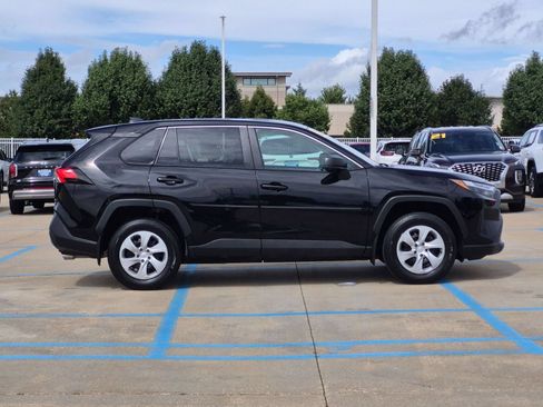 Used 2023 Toyota RAV4 LE AWD/4WD image 5